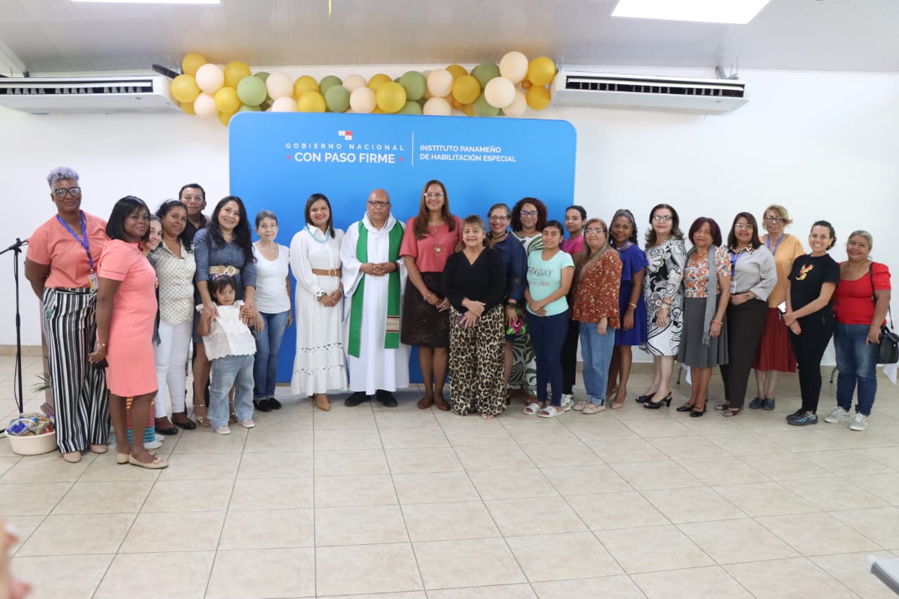 Escuela para Padres del IPHE realiza Eucaristía en conmemoración al Mes de la Familia