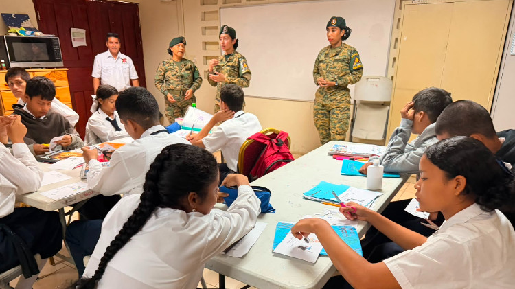 Imagen Estudiantes del IPHE Darién reciben orientación sobre la prevención del consumo de drogas.