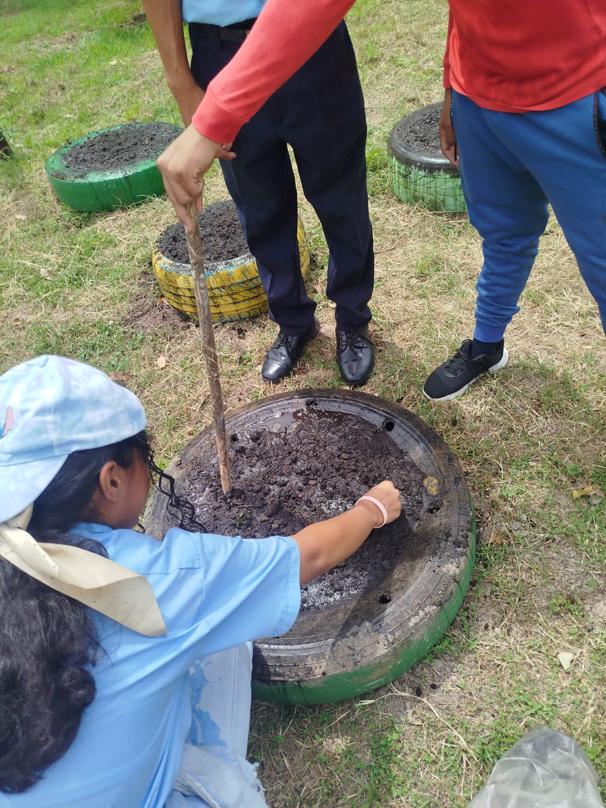 Estudiantes de Antón siembran aprendizaje y cultivan futuro con huerto escolar