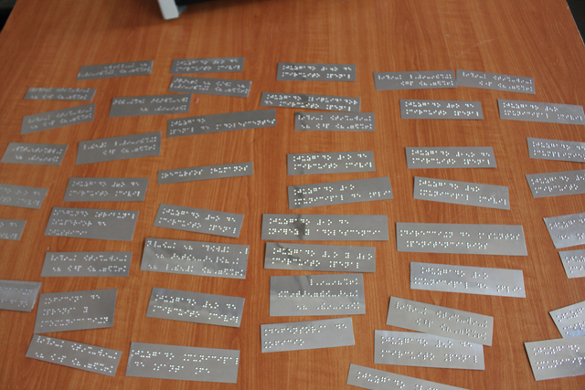 Entregan rótulos en Braille a representantes del Órgano Judicial