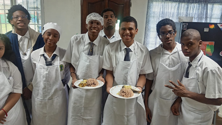 Imagen Alumnos fortalecen competencias culinarias con la preparación de platos tradicionales colonenses