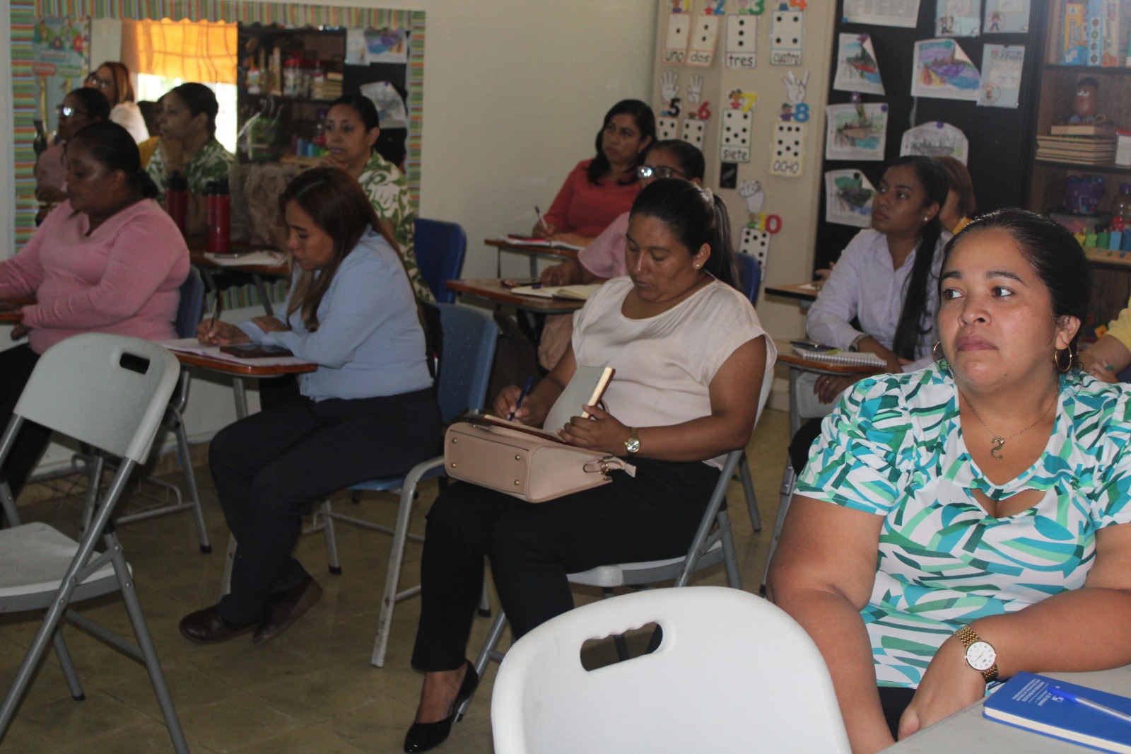 Docentes fortalecen estrategias para desarrollar habilidades prelectoras en estudiantes sordos