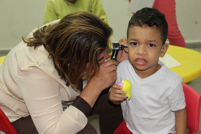 Buscan prevenir trastornos del lenguaje y oído en niños