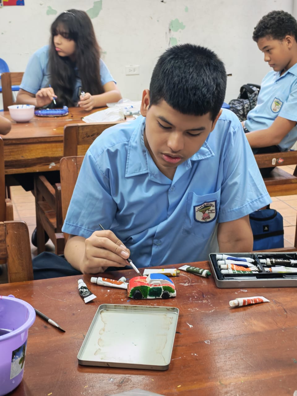 Taller de cerámica fortalece habilidades motoras y comunicativas