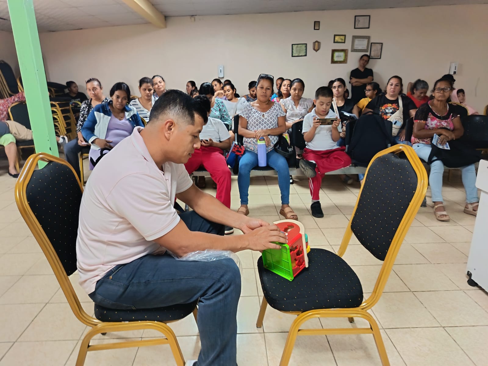 Familias fortalecen estrategias para una comunicación efectiva en el hogar