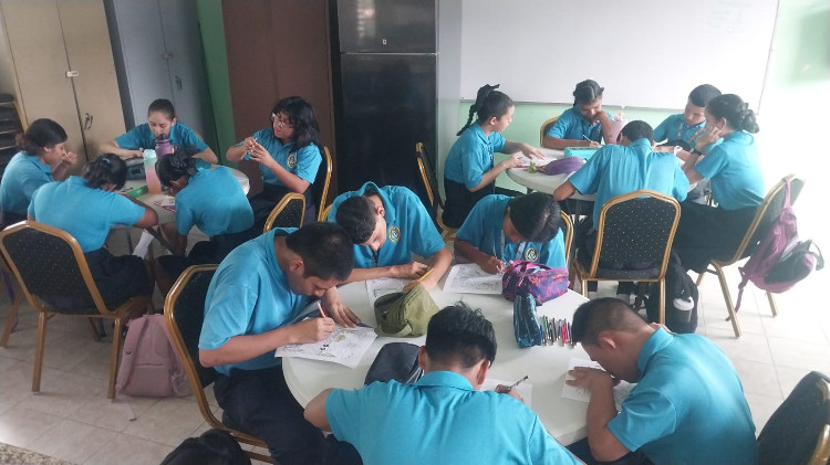 Imagen Estudiantes de Carreras Técnicas Intermedias reconocen mediante la pintura el valor del trabajo campesino
