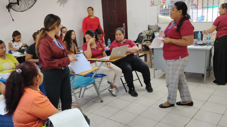 Imagen Taller fortalece el bienestar emocional de 45 padres de familia