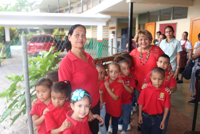 Niños del CEDI de la Alcaldía visitan sede de Escuela Helen Keller del IPHE