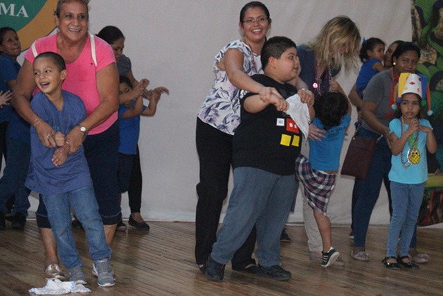 Agasajan a los estudiantes del IPHE por el “Día del Niño y la Niña”