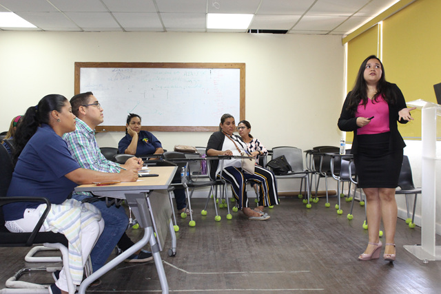 Estudiantes de Fisioterapia sustentan trabajos de práctica profesional en el IPHE