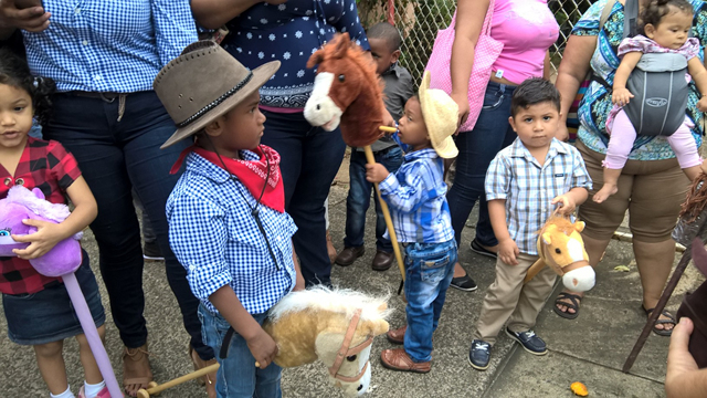 Niños del PEP honran a San Juan con cabalgata