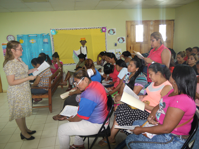 Padres de familia del IPHE de Panamá Este fueron capacitados