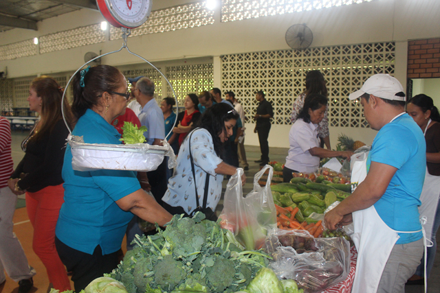 Ferias del IMA contribuyen a economía familiar de colaboradores del IPHE