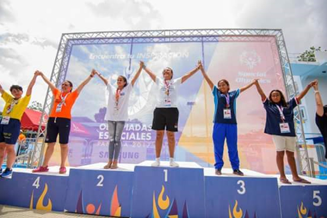 Emoción y lagrimas en premiación de la natacion 