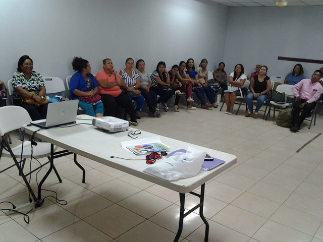 Docentes del IPHE y Meduca aprenden sobre lengua de señas
