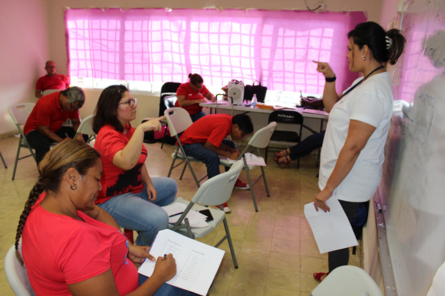 Docentes y técnicos aplicarán lenguaje de señas en proceso de enseñanza y en la atención de los estudiantes