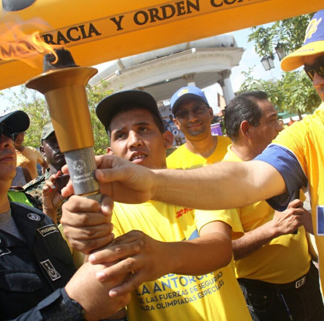 Antorcha recorre el país alentando el espíritu olímpico