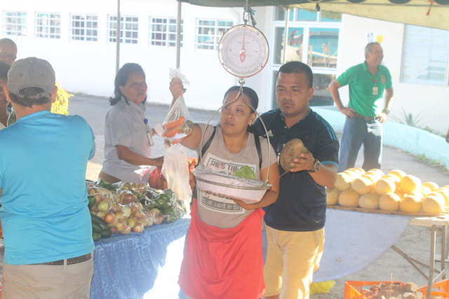 Realizan "Mi Feria" mensual en el IPHE