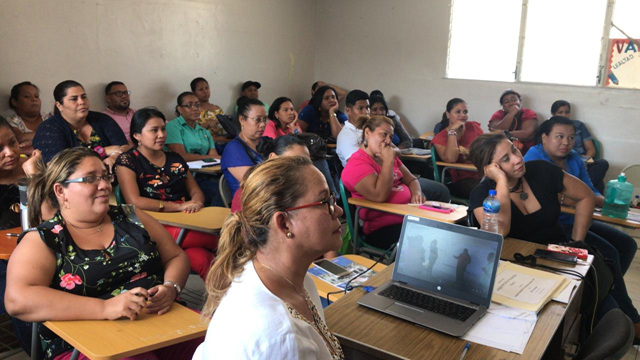 Comunidad educativa afianzan sus conocimientos en Lengua de Señas Panameñas nivel N° 2