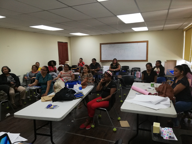 Equipo técnico y docentes especiales se capacitan sobre los siete niveles de comunicación