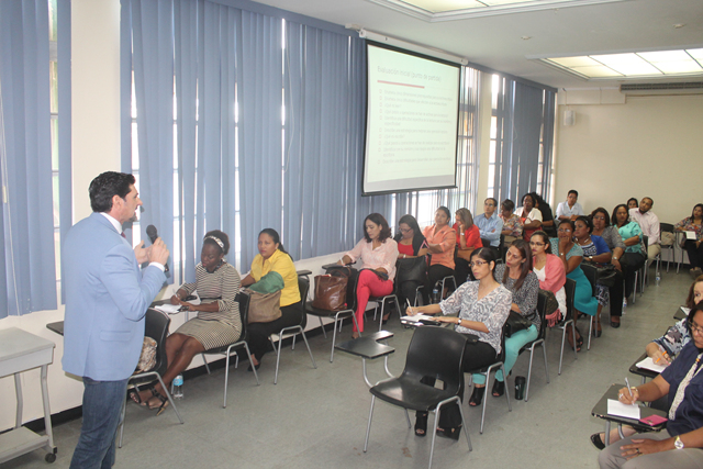 Educadores y técnicos participan de capacitación internacional