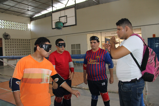 No videntes se preparan para torneo internacional de Goalball