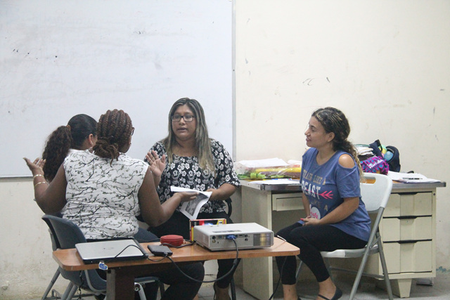 Intercambian experiencias sobre fortalecimiento de la familia en el proceso educativo