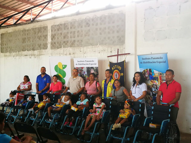 Club Activo 20-30 en conjunto con el Minsa dona sillas de ruedas