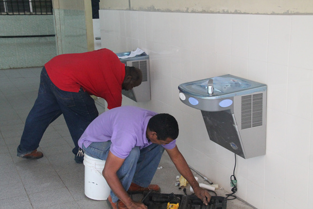 Instalan dos fuentes de agua en la  Extensión del IPHE de Panamá Oeste