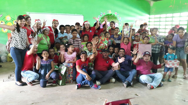 Estudiantes de inclusión educativa de la Escuela Los Cerezos festejan su navidad