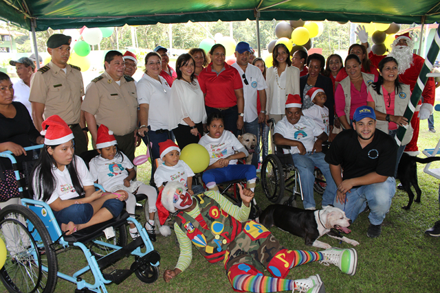 Hijos de colaboradores de SENAFRONT son agasajados con fiesta de navidad