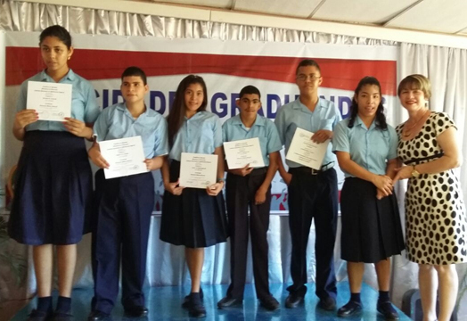 Estudiantes con capacidades especiales obtienen sus diplomas de culminación de estudios
