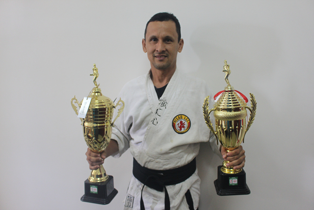 Colaborador del IPHE gana trofeos en torneo de karate