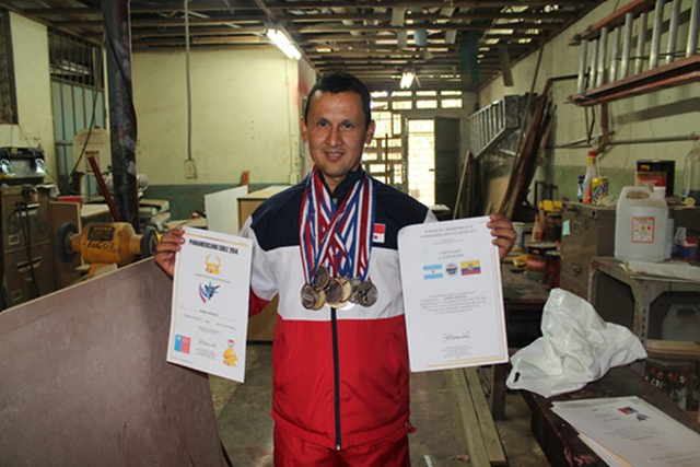 Aníbal Sánchez: Entre la madera y las artes marciales