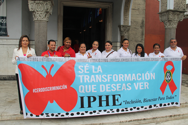 Presentes en misa y caminata por Día Mundial contra el SIDA