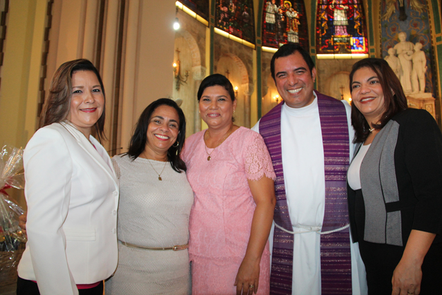 Docentes del IPHE participan en misa por día del Maestro