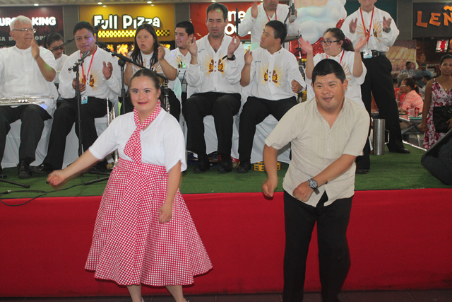 Coro del Ecuador deleita a panameños en centro comercial