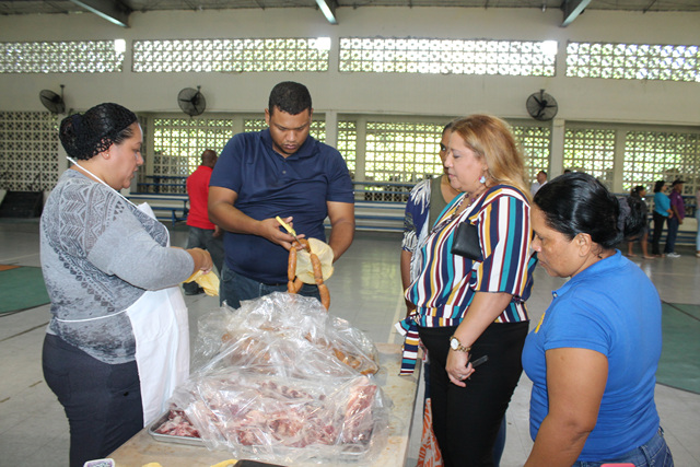 Colaboradores del IPHE se benefician con “Mi Feria”