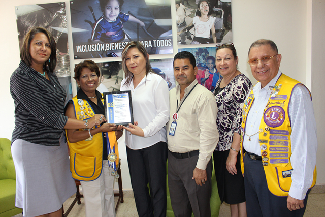 IPHE recibe distinción por apoyo a actividades del Club de Leones