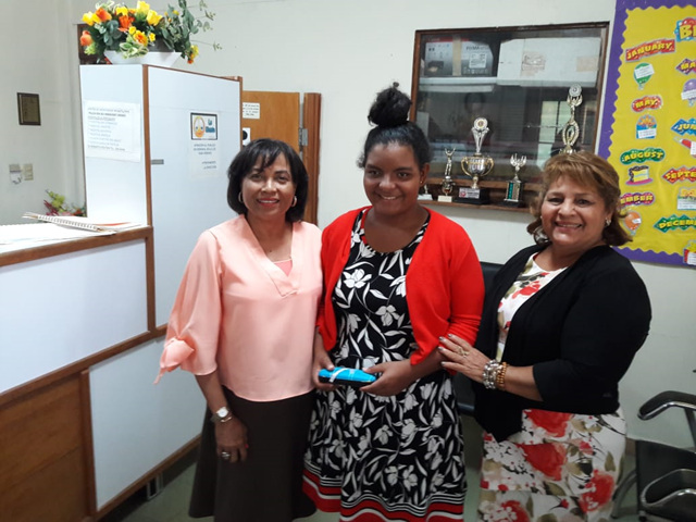 Alumna de inclusión es beneficiada con donación de lentes