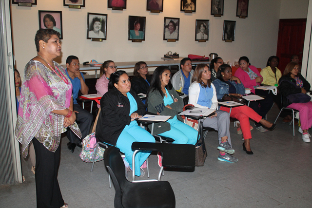Estimuladores tempranos participan de taller de lenguaje 