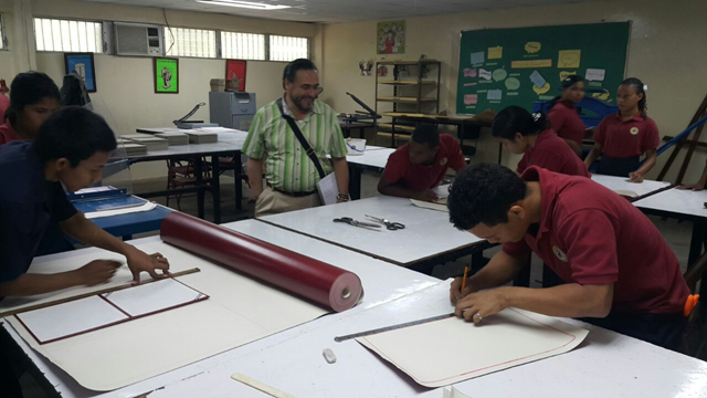 Evalúan avances de las CTI en la Escuela Vocacional Especial 