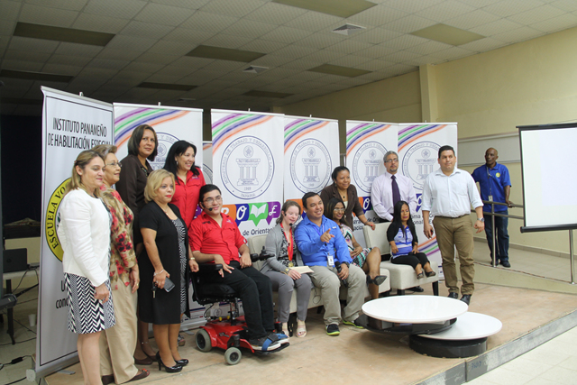 Expertos presentan ofertas laborales a estudiantes de la EVE