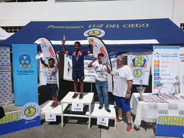 Altamente concurrida la carrera caminata "Sendero de Luz" 