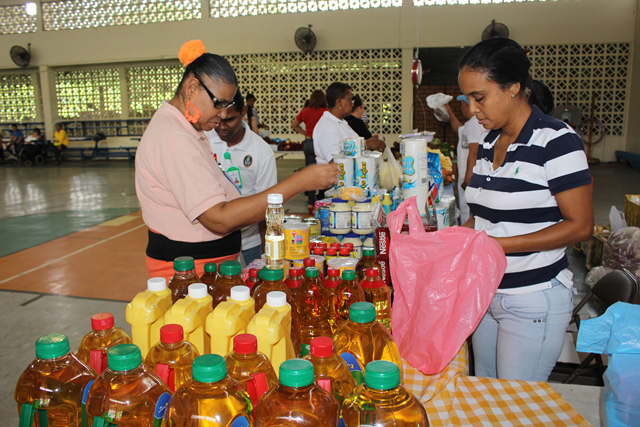 Feria libre del IMA para colaboradores del IPHE 