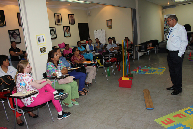 Instruyen a profesionales de la salud sobre psicomotricidad 