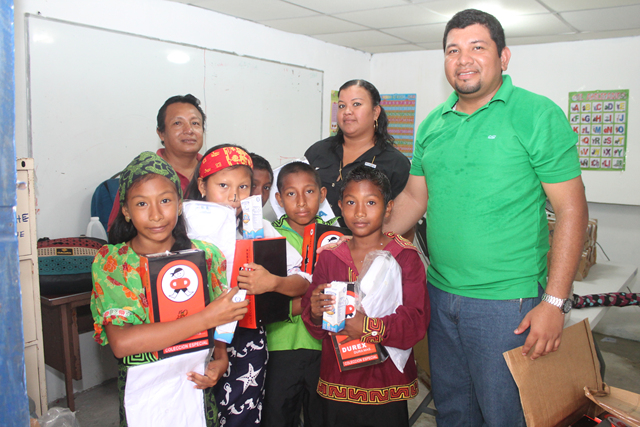 Estudiantes de la comarca Guna Yala reciben donación