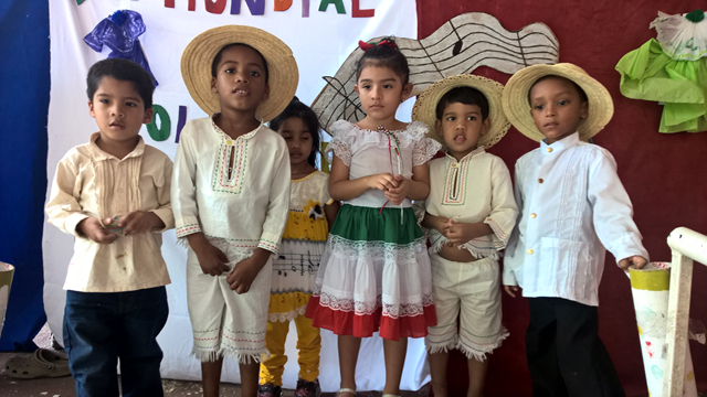Niño del PEP celebran "Día Mundial del Folclore"