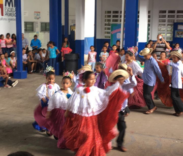 Directora participa en actos de aniversario de la escuela Arnulfo Arias