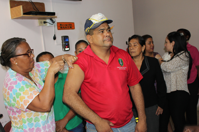 Inicia jornada de vacunación contra la influenza en el IPHE